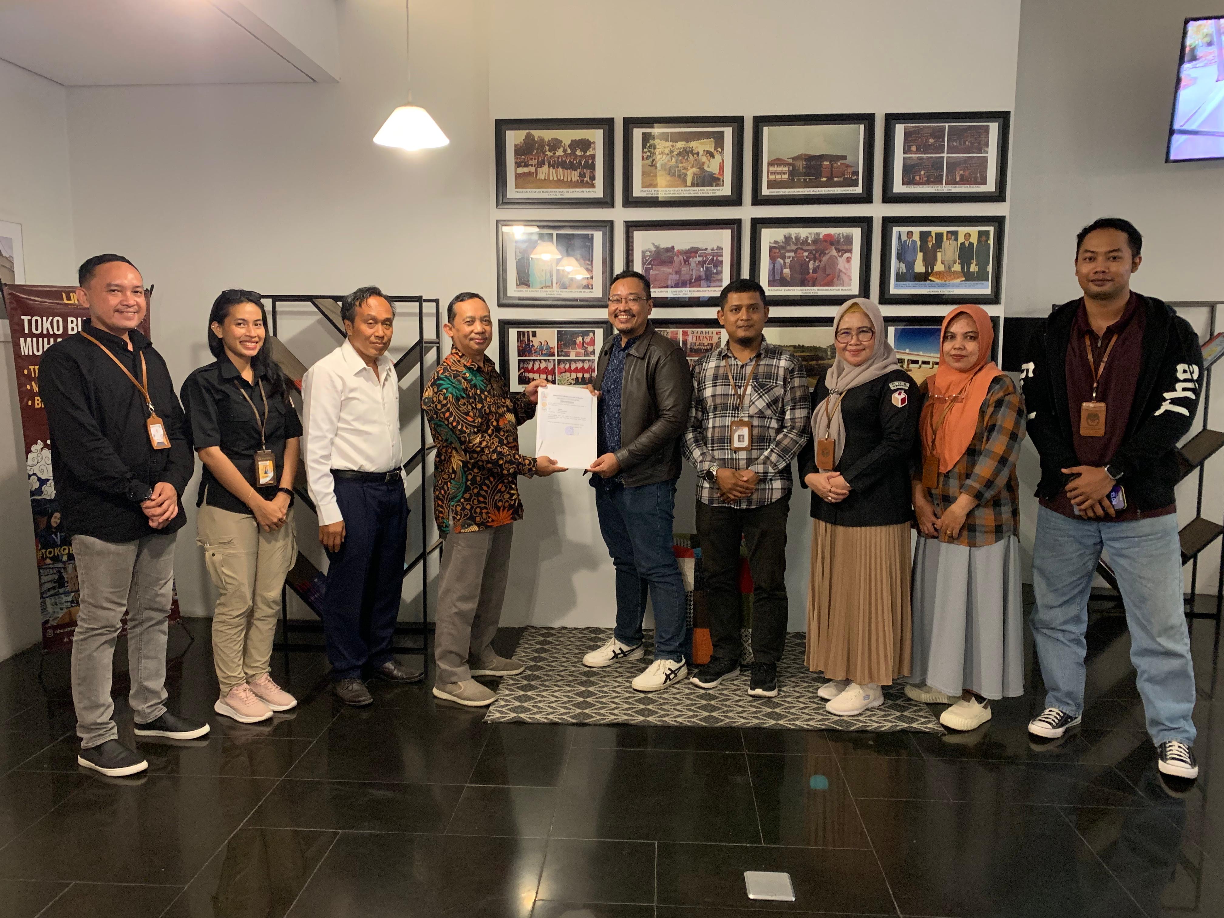 Anggota Bawaslu Sukamara dan Staf Awasi Langsung Verifikasi Ijazah Bakal Calon Bupati Sukamara