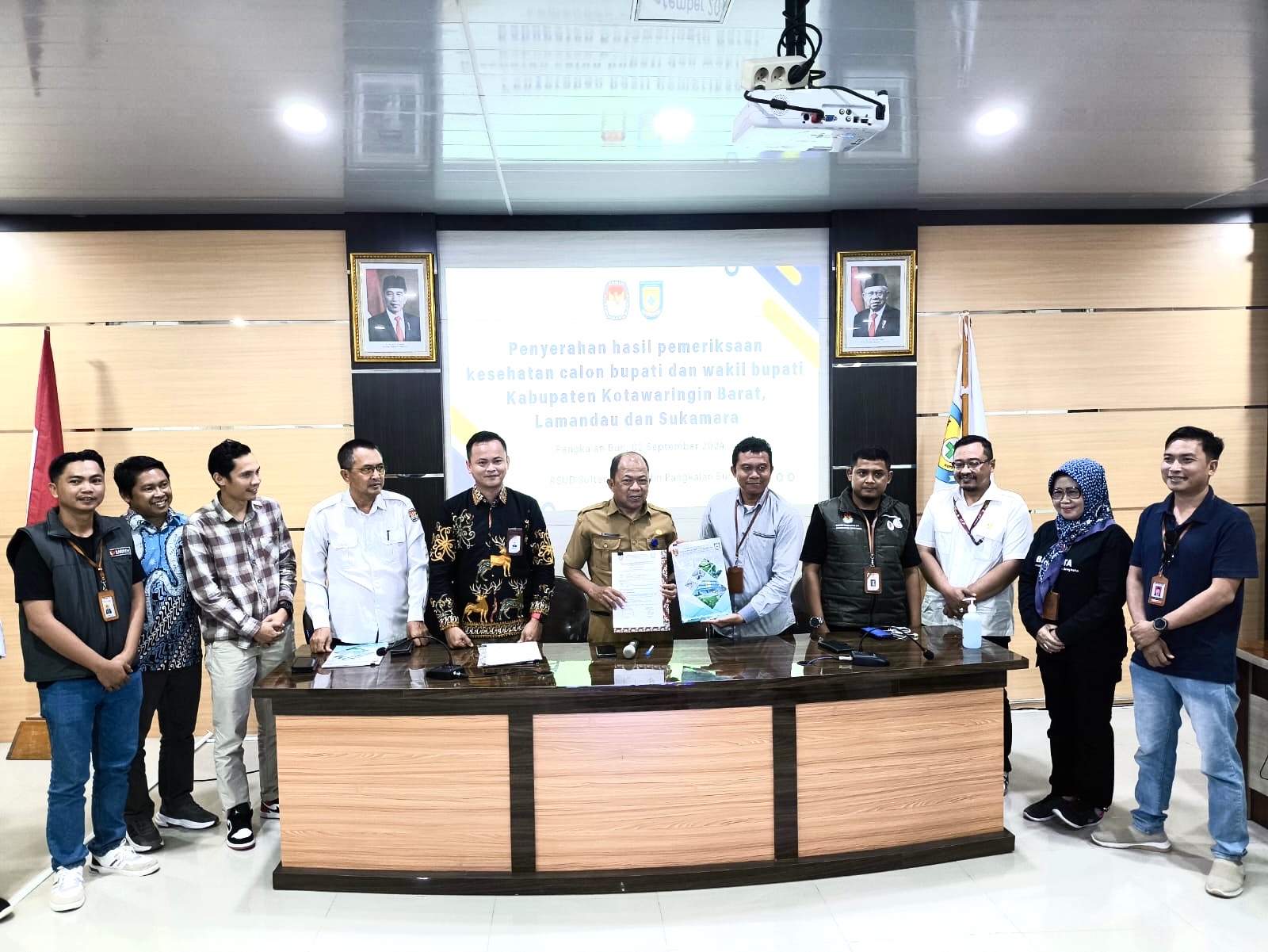 Serah Terima Berita Acara Hasil Tes Kesehatan Bakal Pasangan Calon Bupati dan Wakil Bupati Sukamara