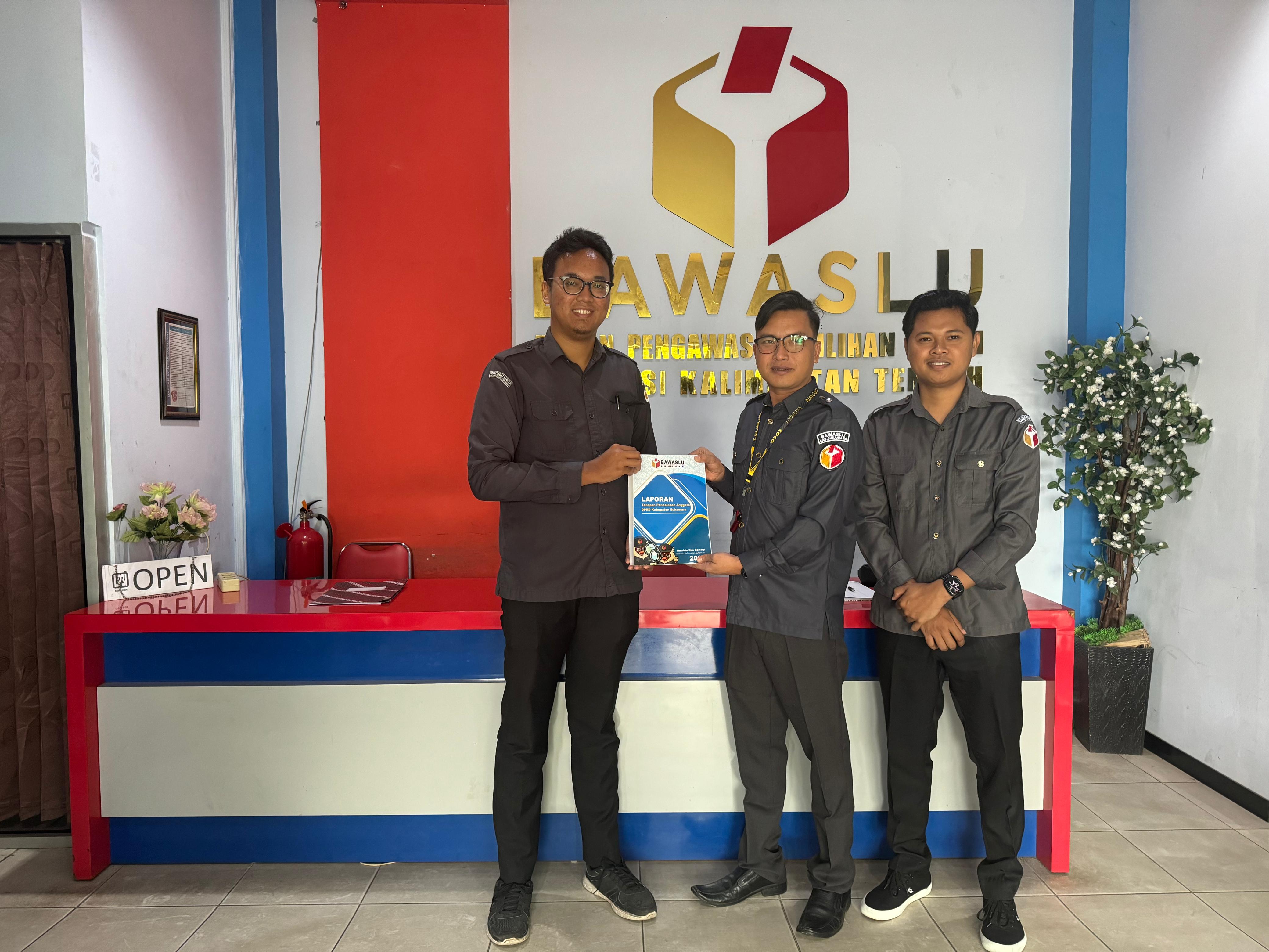 Penyerahan Laporan Akhir Divisi Hukum Tahun 2023